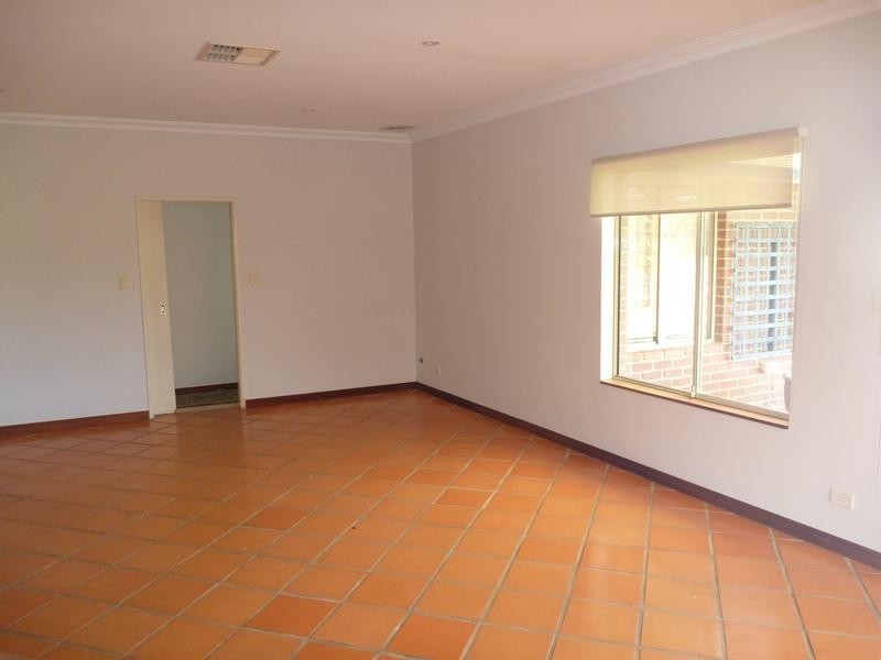 7 Kardier Mews, Viveash WA 6056