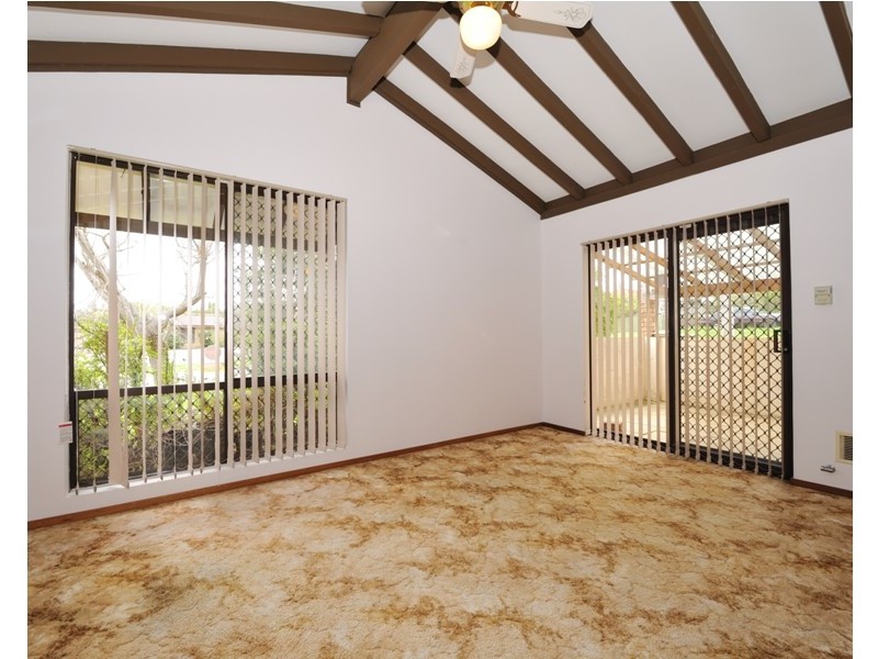 41 Christowe Drive, Swan View WA 6056