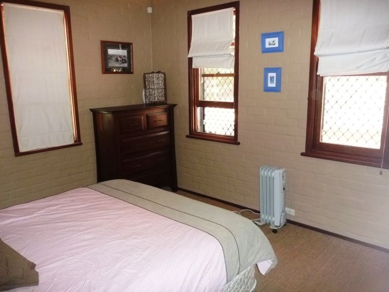 4 Linthorn Crescent, Greenmount WA 6056