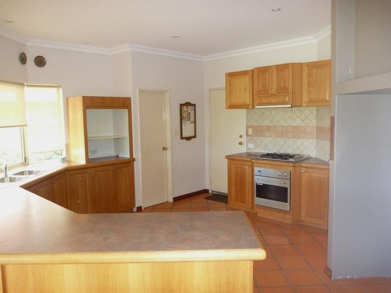 7 Kardier Mews, Viveash WA 6056