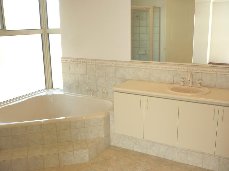 7 Kardier Mews, Viveash WA 6056