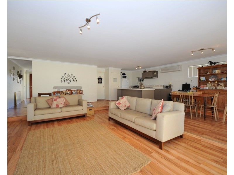8 Leedon Drive, Ellenbrook WA 6069