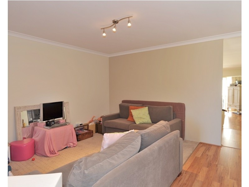 8 Leedon Drive, Ellenbrook WA 6069