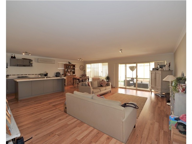 8 Leedon Drive, Ellenbrook WA 6069