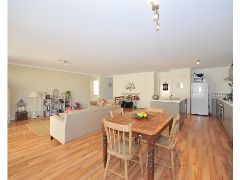 8 Leedon Drive, Ellenbrook WA 6069