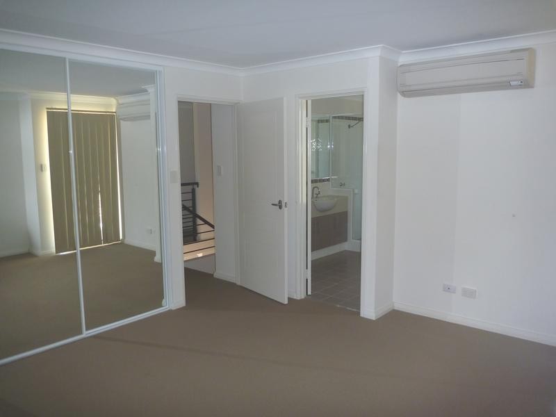 2/3 Aquaviva Circle, Viveash WA 6056