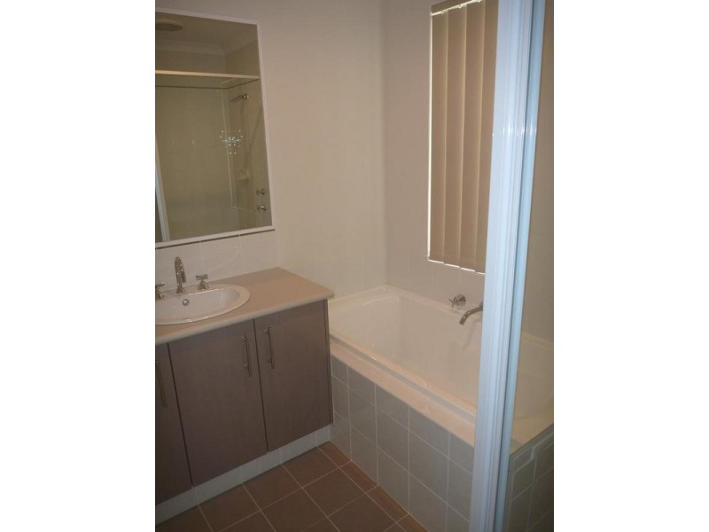 2/3 Aquaviva Circle, Viveash WA 6056