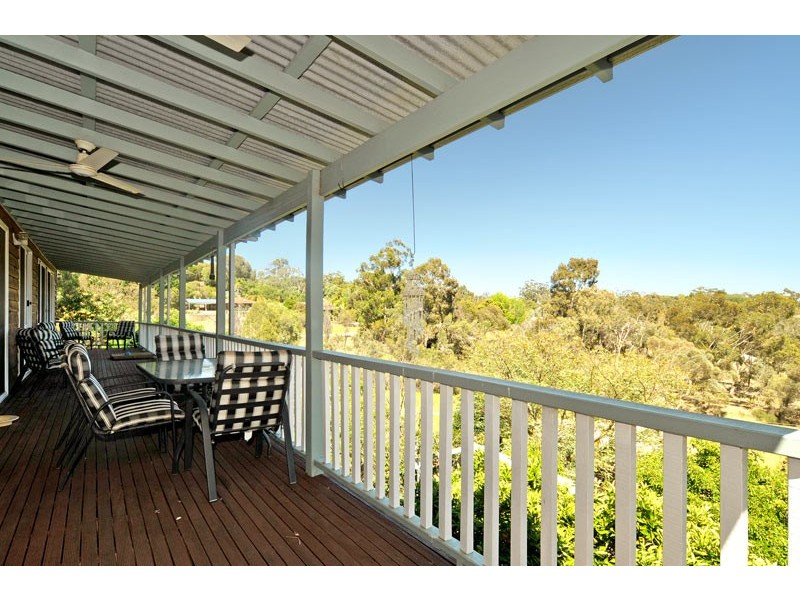 24 Woodbridge Drive, Greenmount WA 6056