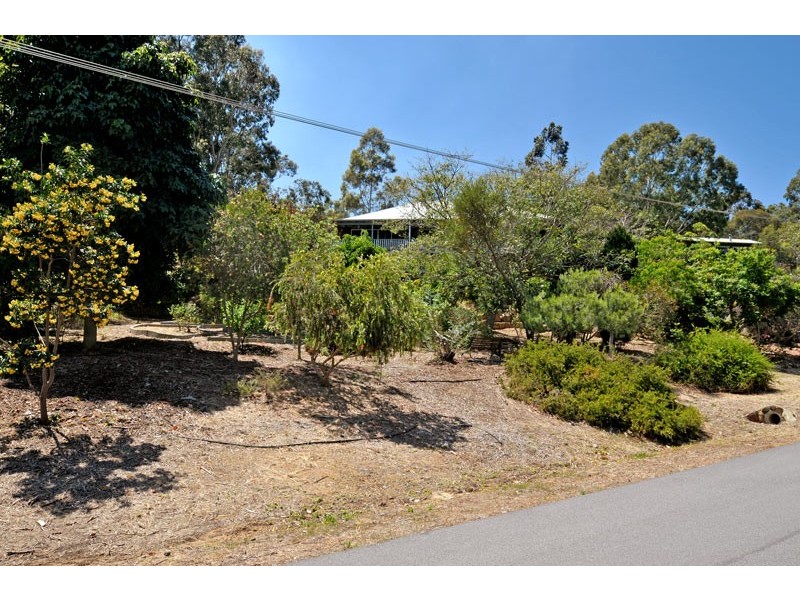 24 Woodbridge Drive, Greenmount WA 6056