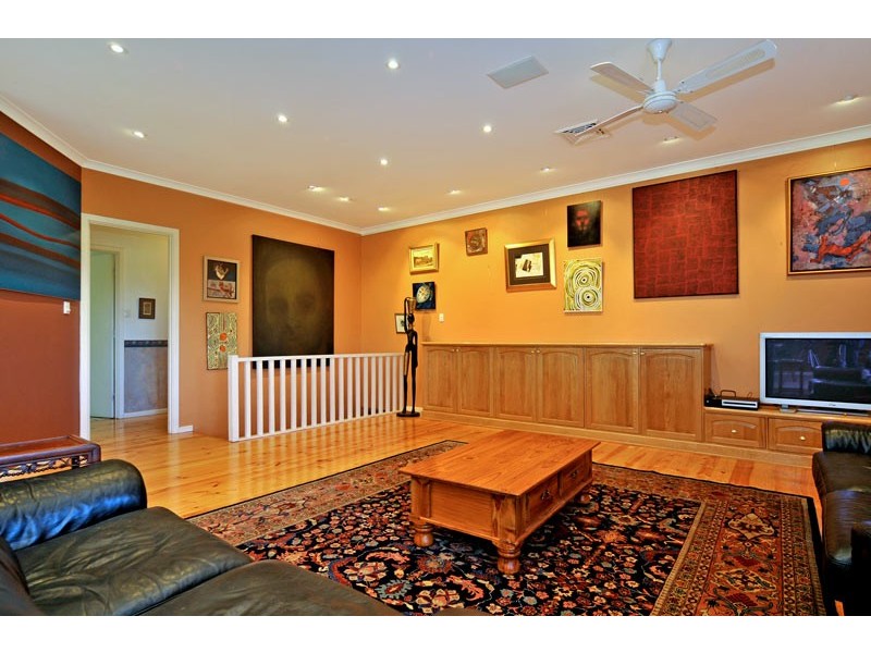 24 Woodbridge Drive, Greenmount WA 6056