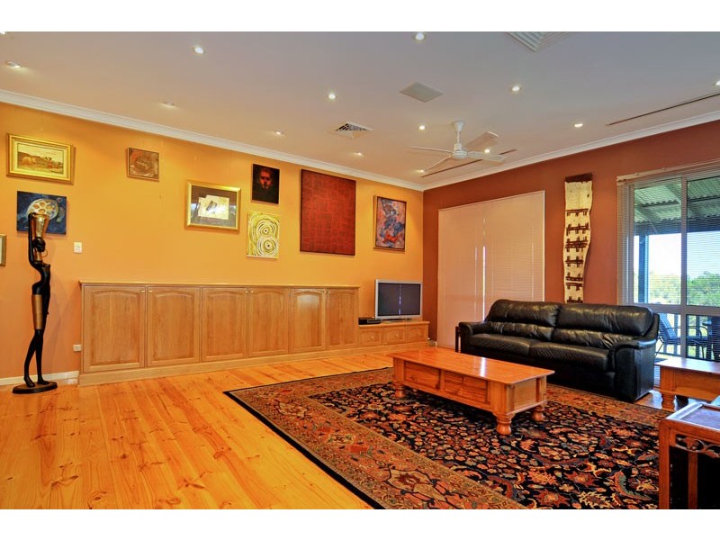24 Woodbridge Drive, Greenmount WA 6056