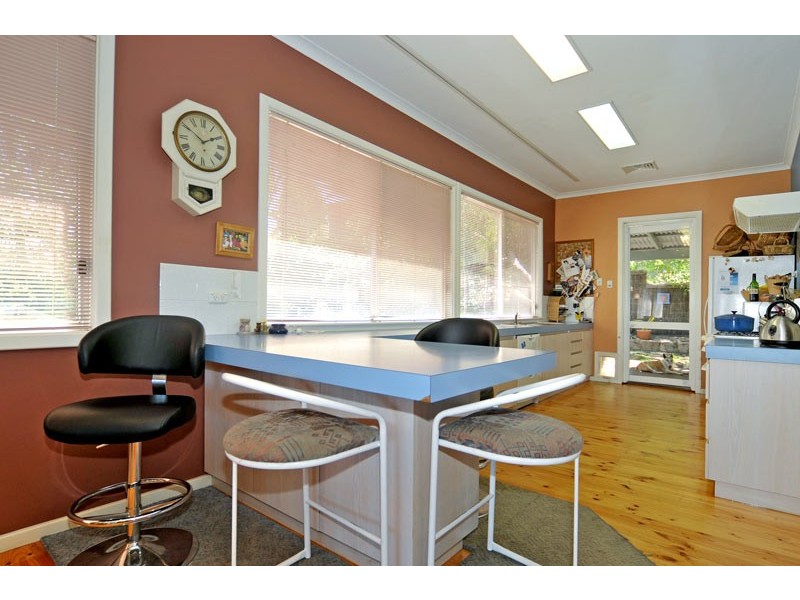 24 Woodbridge Drive, Greenmount WA 6056