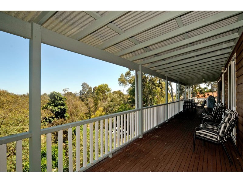 24 Woodbridge Drive, Greenmount WA 6056