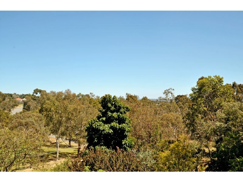 24 Woodbridge Drive, Greenmount WA 6056
