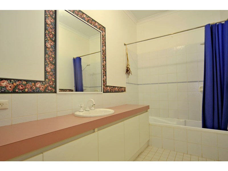 24 Woodbridge Drive, Greenmount WA 6056