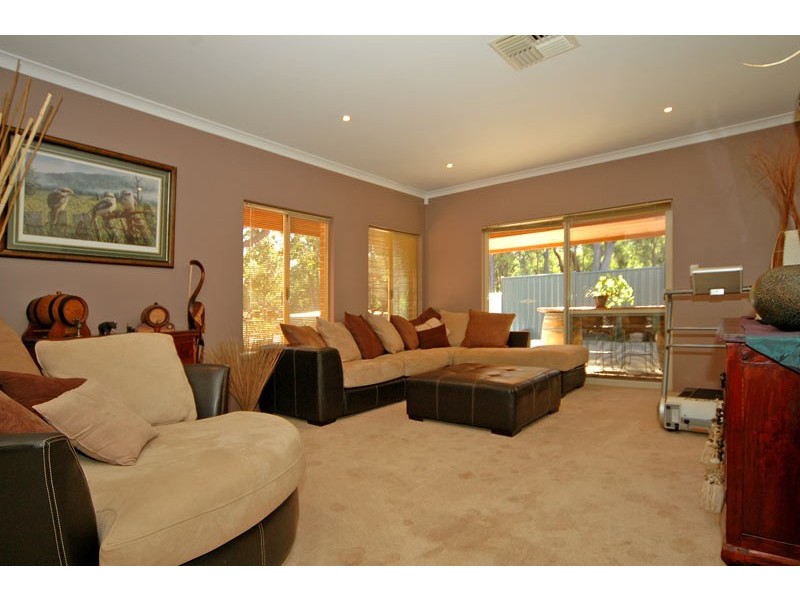 1100 Wildberry Drive, Stoneville WA 6081