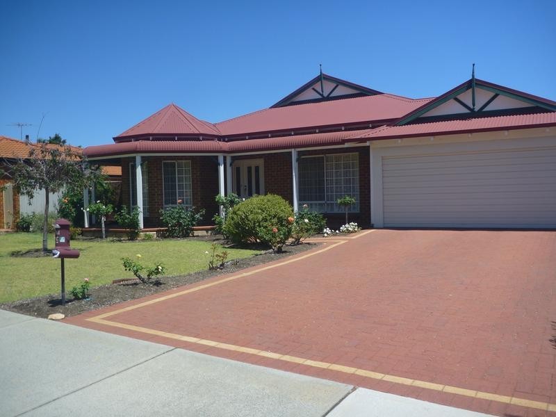 25 Lakeside Drive, Helena Valley WA 6056