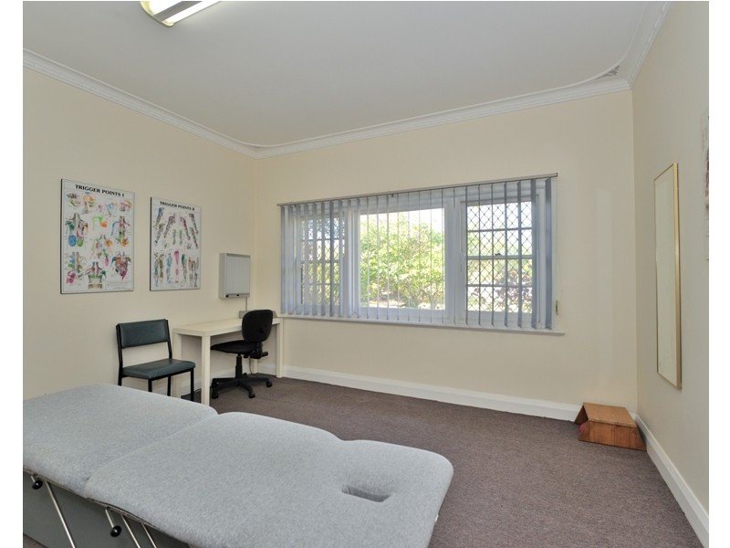 11 Myles Road, Swan View WA 6056