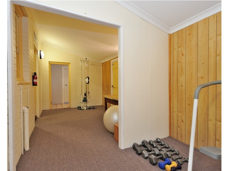 11 Myles Road, Swan View WA 6056