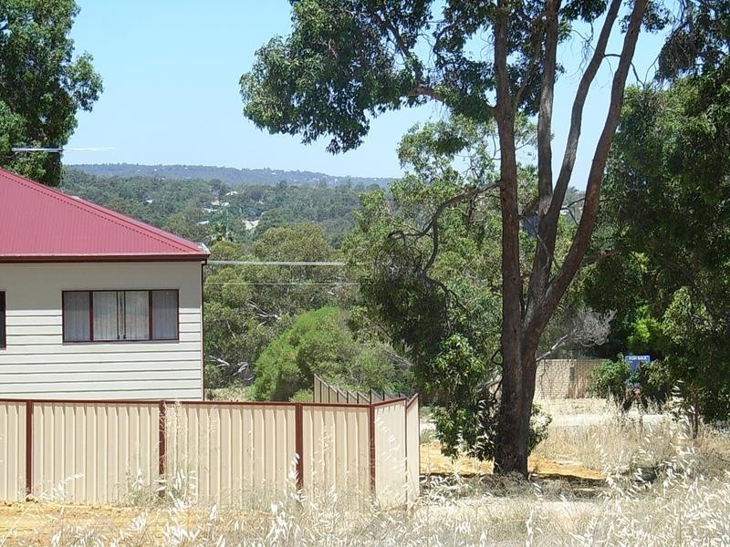 2 Reynolds Drive, Swan View WA 6056