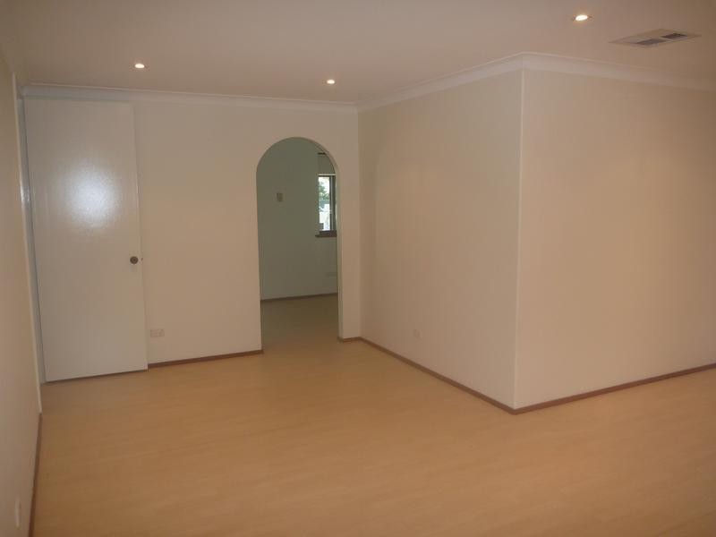 4 Woodbridge Close, Swan View WA 6056