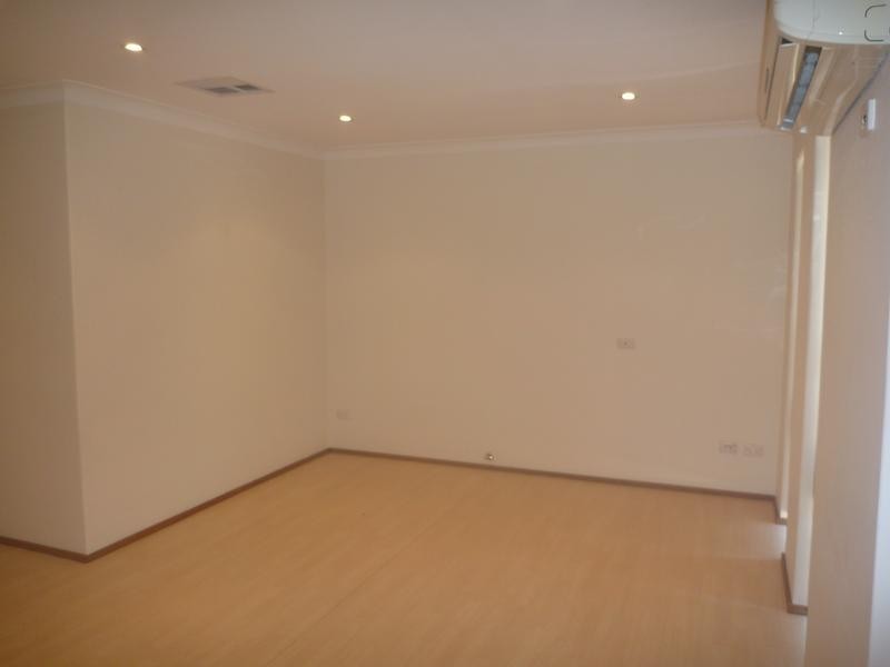 4 Woodbridge Close, Swan View WA 6056