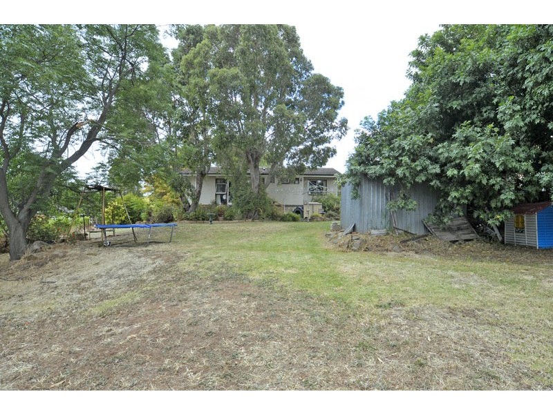 40 Tunnel Road, Swan View WA 6056