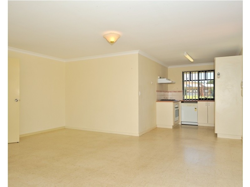 8/22 Avon Crescent, Viveash WA 6056