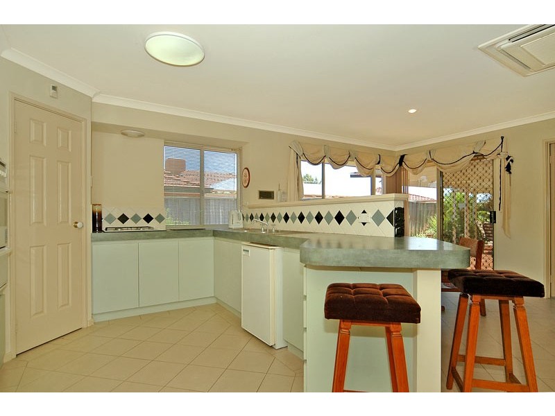 162 Lakeside Drive, Helena Valley WA 6056