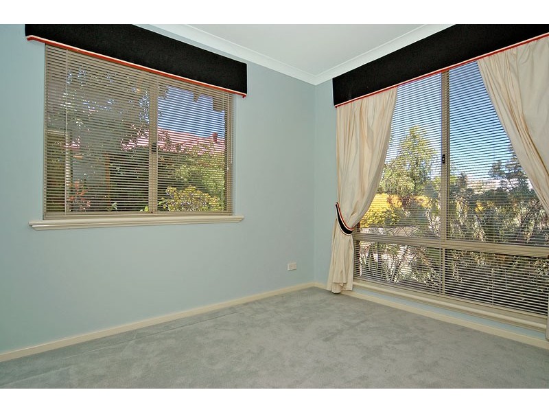 162 Lakeside Drive, Helena Valley WA 6056