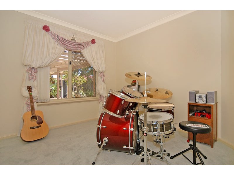 162 Lakeside Drive, Helena Valley WA 6056