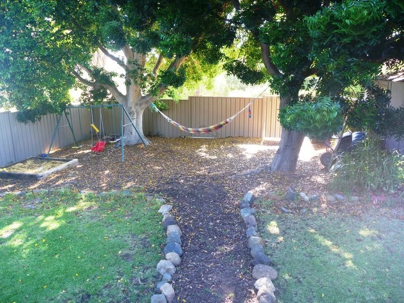 28 Stuart Street, Greenmount WA 6056