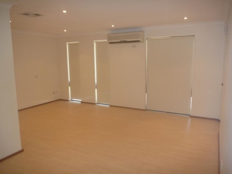4 Woodbridge Close, Swan View WA 6056