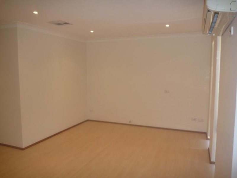 4 Woodbridge Close, Swan View WA 6056