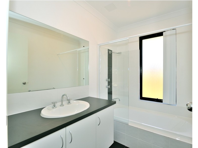 4 Holywell Street, Middle Swan WA 6056