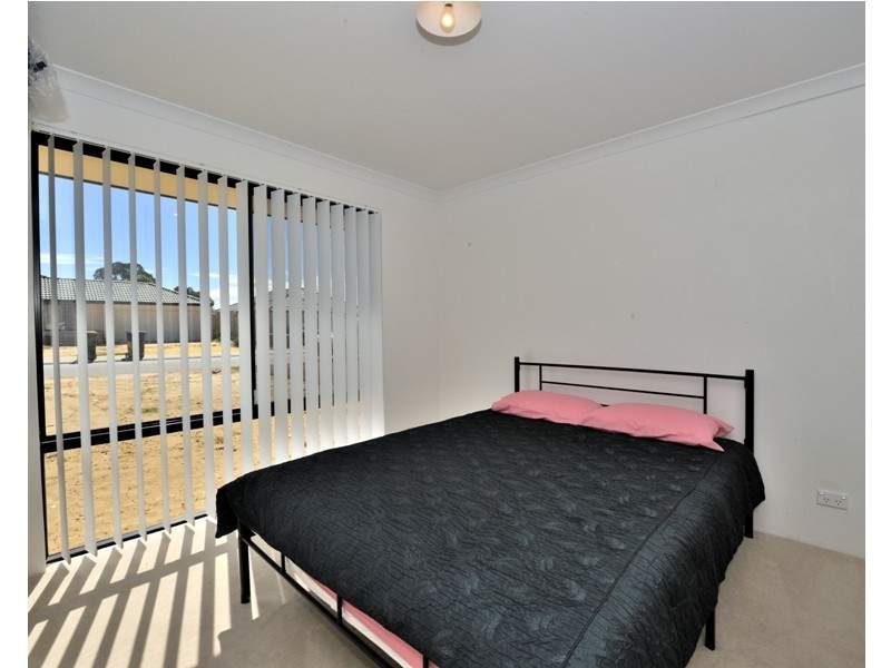 4 Holywell Street, Middle Swan WA 6056