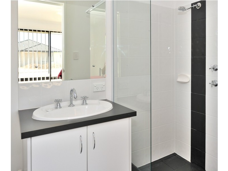 4 Holywell Street, Middle Swan WA 6056