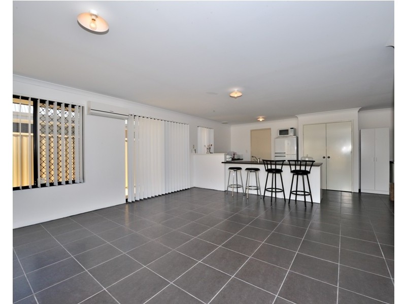 4 Holywell Street, Middle Swan WA 6056