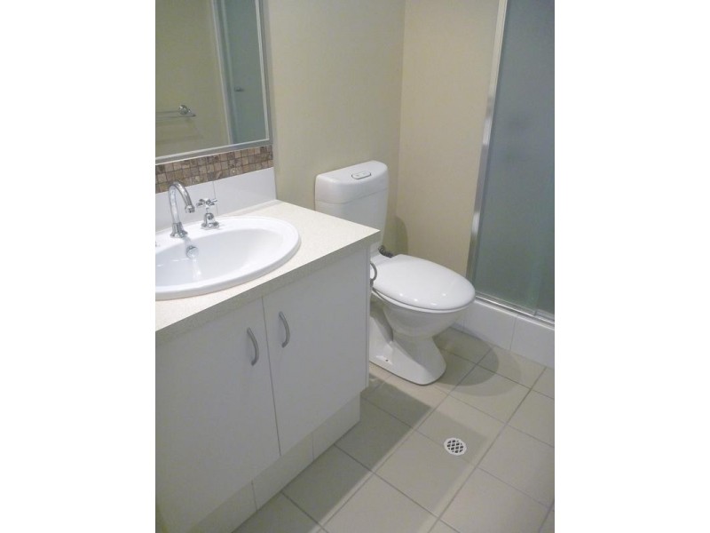 4/12 Charles East Street, Midland WA 6056