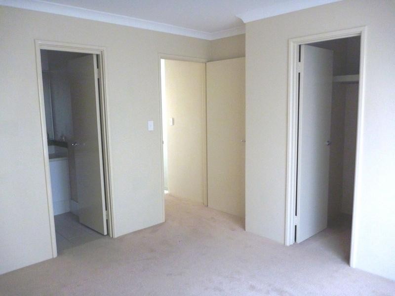 4/12 Charles East Street, Midland WA 6056