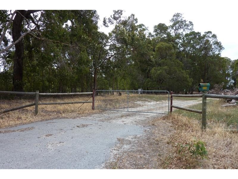16 Strawberry Hill Drive, Gidgegannup WA 6083