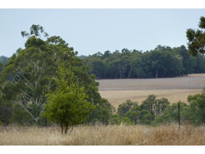 16 Strawberry Hill Drive, Gidgegannup WA 6083