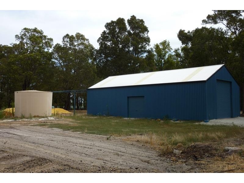 16 Strawberry Hill Drive, Gidgegannup WA 6083