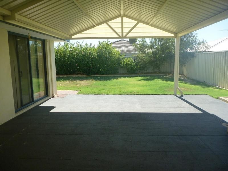 15 Coomer Elbow, South Guildford WA 6055