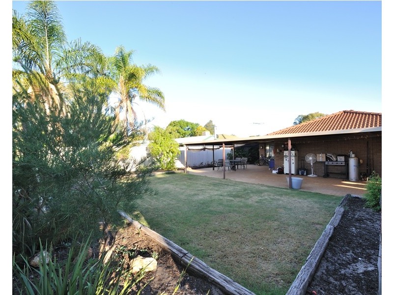 101 Blackadder Road, Swan View WA 6056
