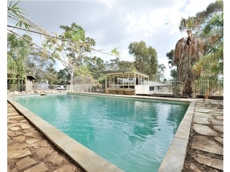 6 Roberts Place, Greenmount WA 6056