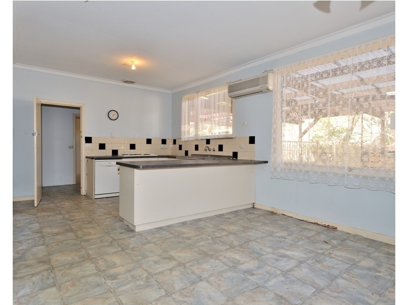 6 Roberts Place, Greenmount WA 6056