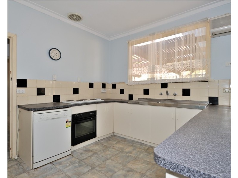 6 Roberts Place, Greenmount WA 6056