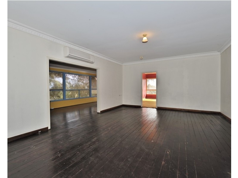 6 Roberts Place, Greenmount WA 6056