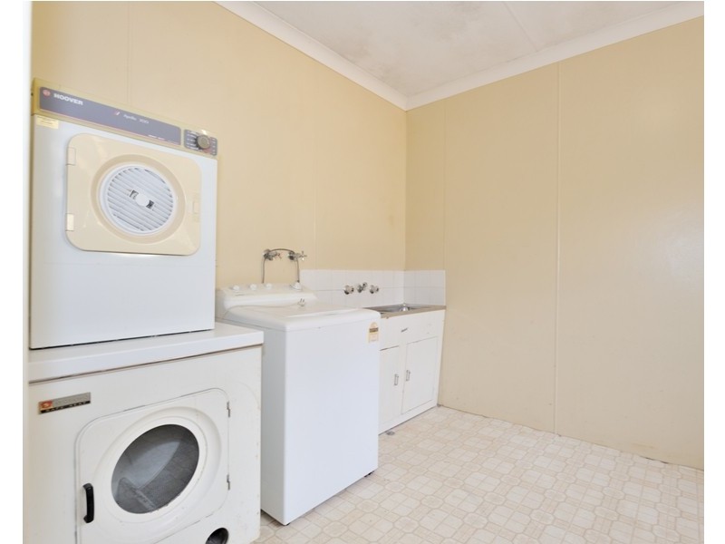 6 Roberts Place, Greenmount WA 6056